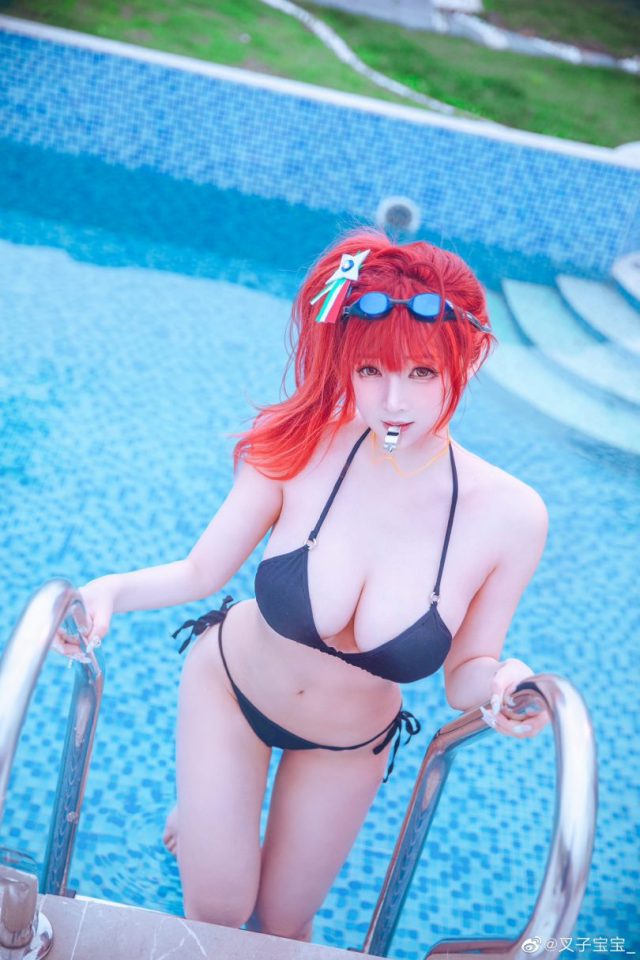 coser@叉子宝宝在《碧蓝航线》化身美丽性感的火奴鲁鲁