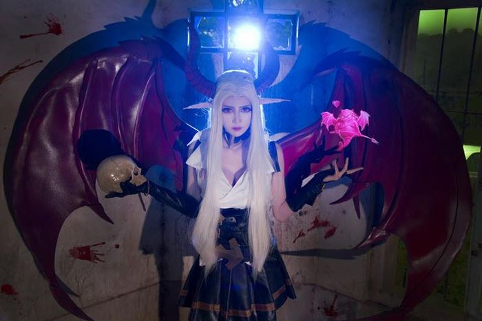coser@Miu在《传说对决》中化身充满魔力的“黑暗女王”