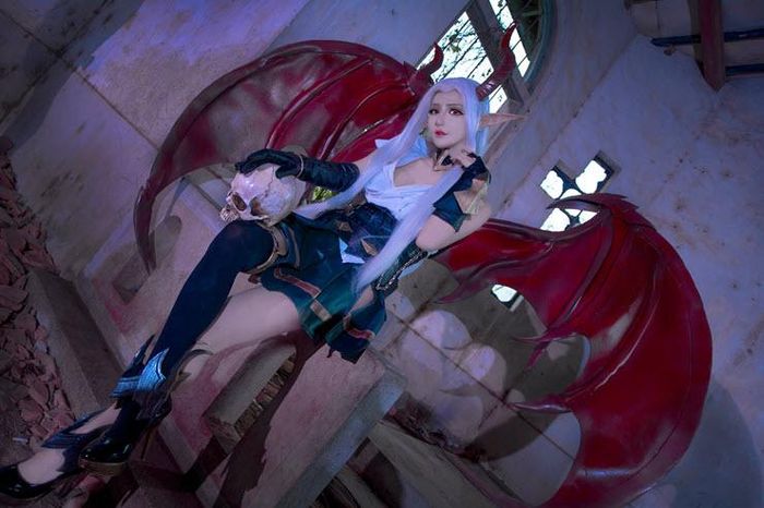 coser@Miu在《传说对决》中化身充满魔力的“黑暗女王”