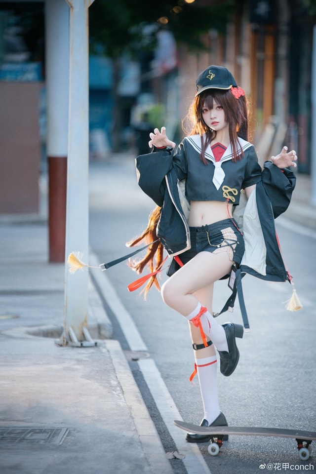 coser@花甲conch在《原神》中化身一个顽皮“胡桃” coser@花甲conch在《原神》中化身一个顽皮“胡桃”