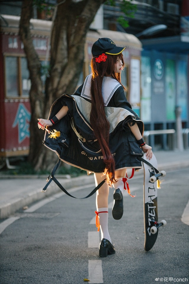 coser@花甲conch在《原神》中化身一个顽皮“胡桃” coser@花甲conch在《原神》中化身一个顽皮“胡桃”