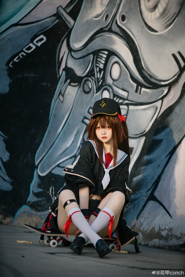 coser@花甲conch在《原神》中化身一个顽皮“胡桃” coser@花甲conch在《原神》中化身一个顽皮“胡桃”