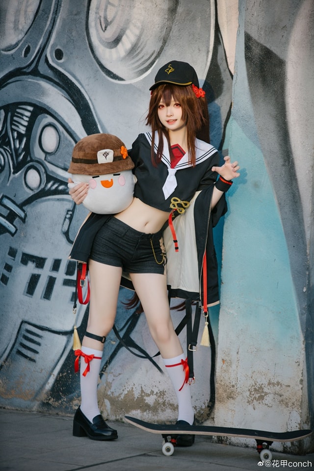 coser@花甲conch在《原神》中化身一个顽皮“胡桃” coser@花甲conch在《原神》中化身一个顽皮“胡桃”