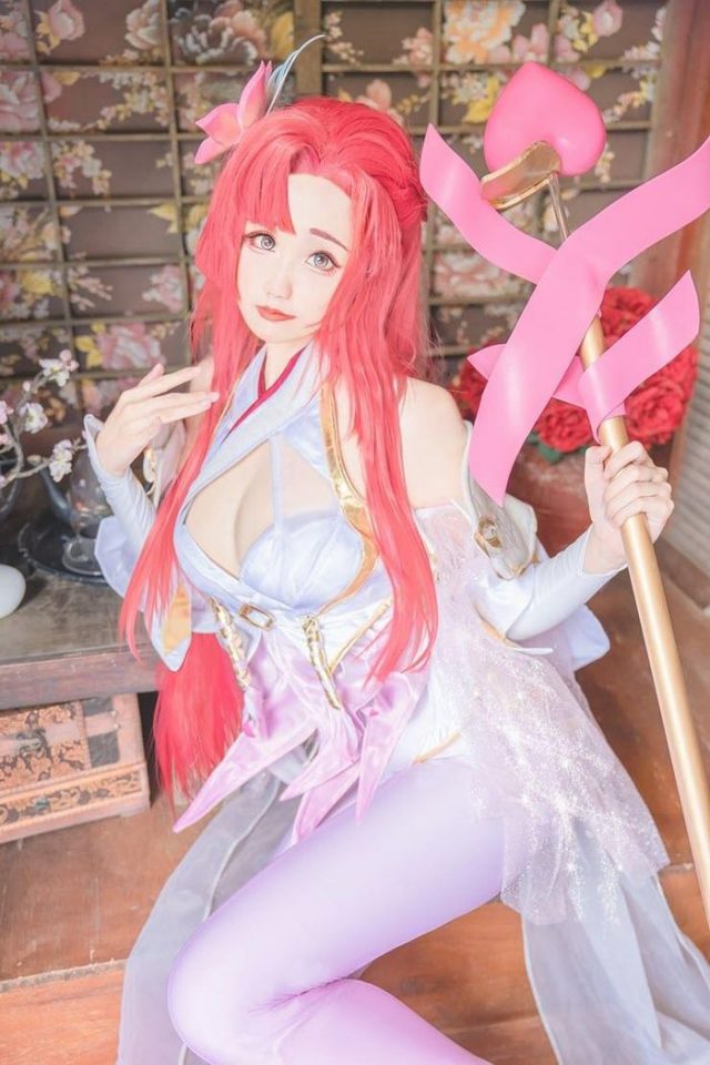 肉感少女coser@Neneko在《王者荣耀》中化身魅力迷人的貂蝉