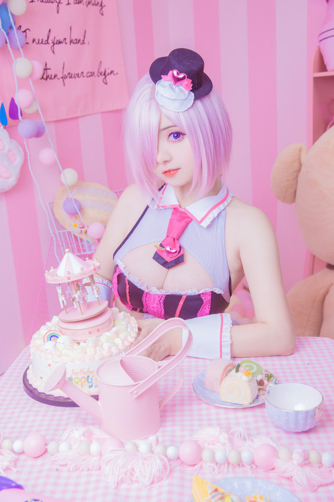 coser@斯文文文文在《Fate/Grand Order》化身性感迷人的玛修 coser@斯文文文文在《Fate/Grand Order》化身性感迷人的玛修