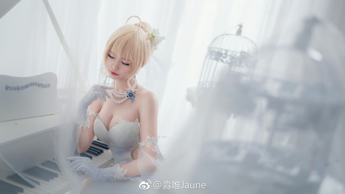 coser@淼唯Jaune在《Fate》化身婚纱版的“Saber Alter”阿尔托利亚
