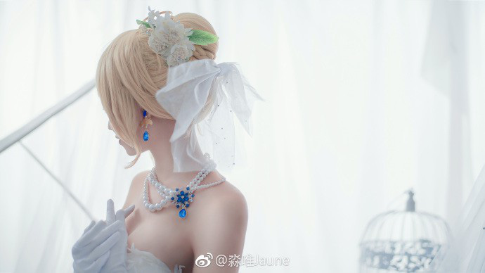 coser@淼唯Jaune在《Fate》化身婚纱版的“Saber Alter”阿尔托利亚