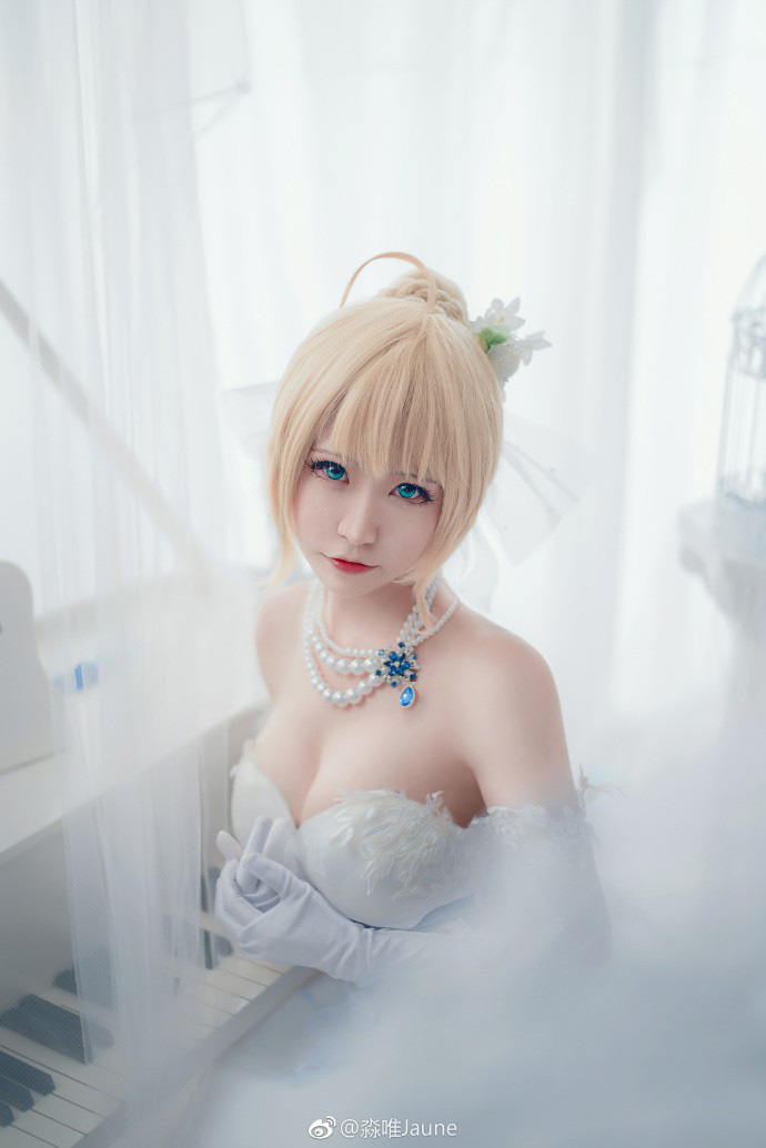 coser@淼唯Jaune在《Fate》化身婚纱版的“Saber Alter”阿尔托利亚