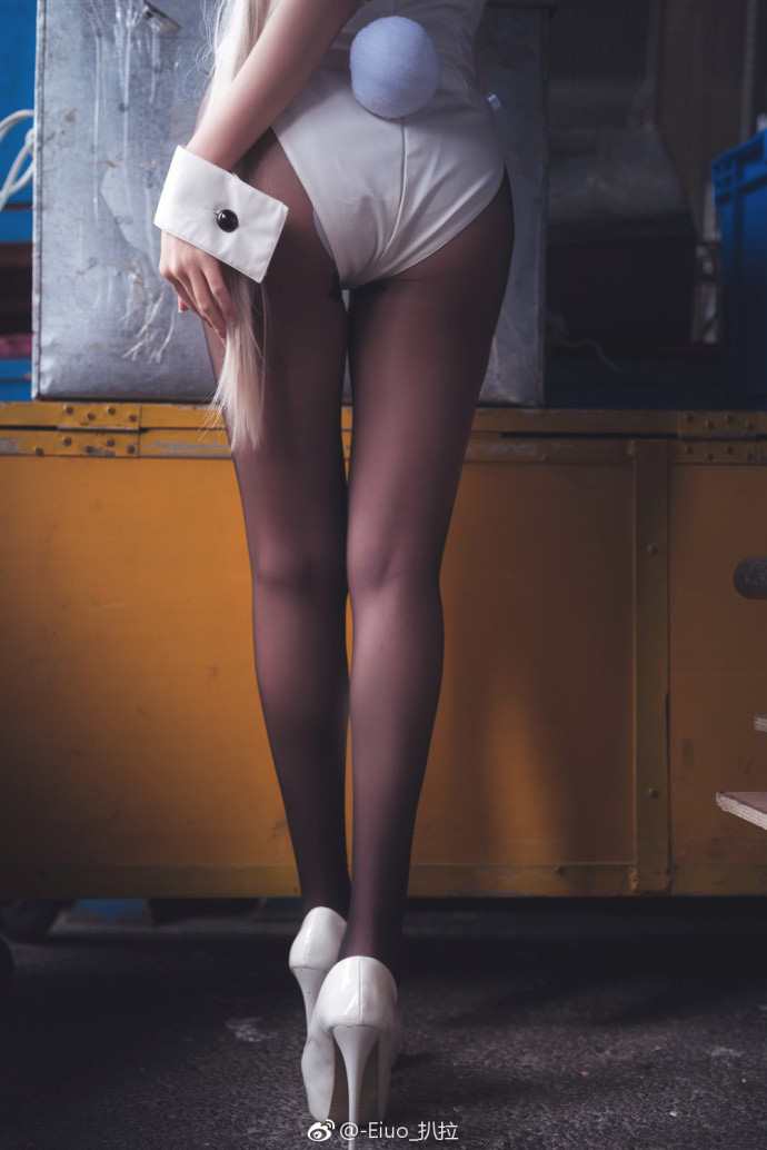 coser@Eiuo_扒拉在《缘之空》 中化身“兔女郎版”春日野穹