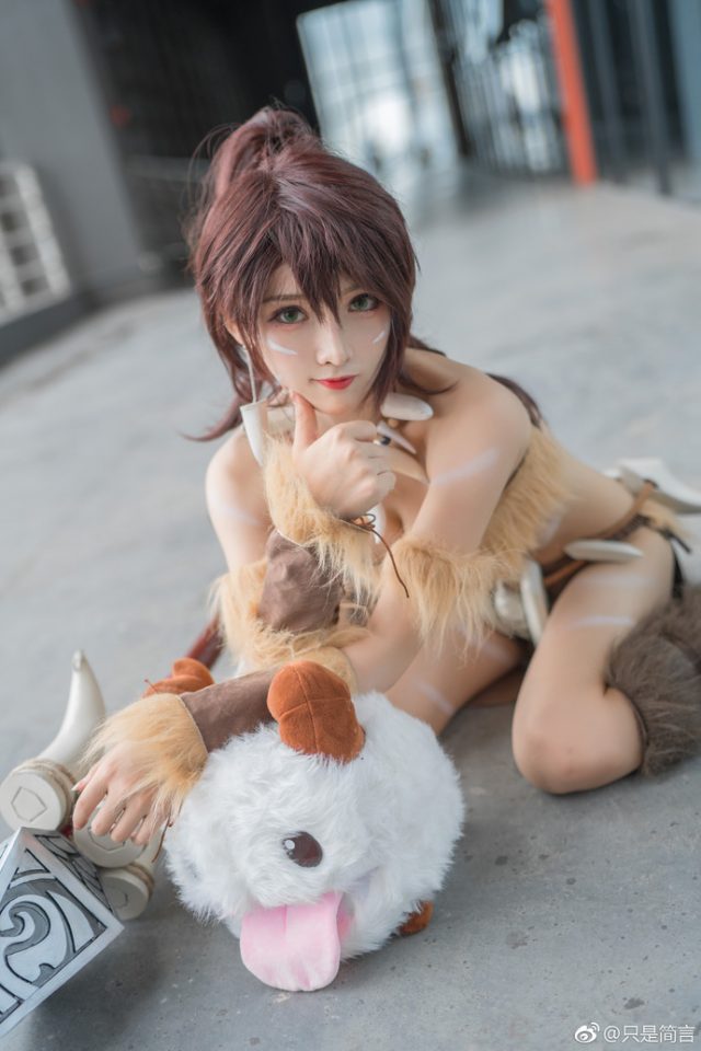 coser@只是简言在《英雄联盟》化身“狂野女猎手”奈德丽 coser@只是简言在《英雄联盟》化身“狂野女猎手”奈德丽