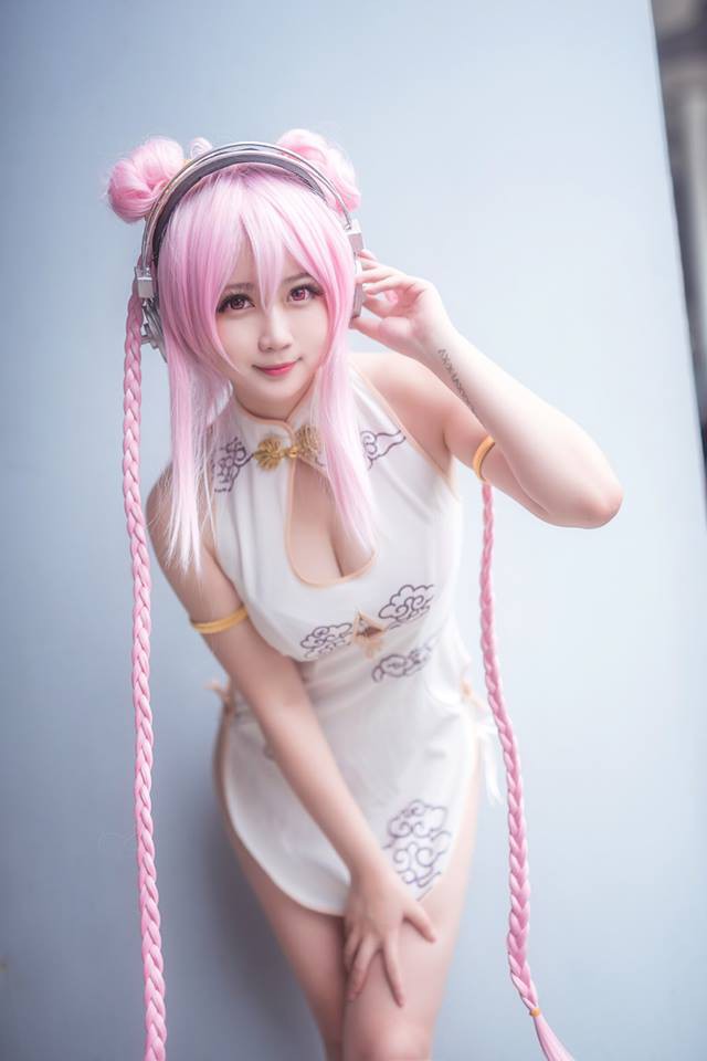 coser@依依超级懒在现实生活中化身性感的“超级索尼子”