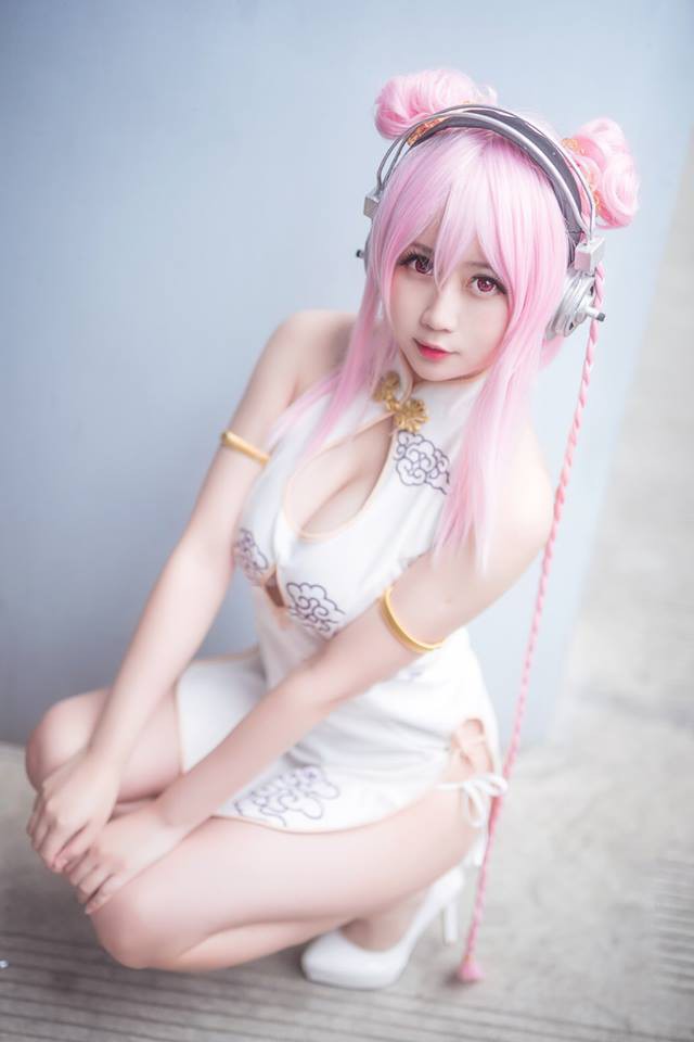 coser@依依超级懒在现实生活中化身性感的“超级索尼子”