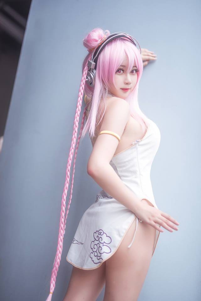 coser@依依超级懒在现实生活中化身性感的“超级索尼子”