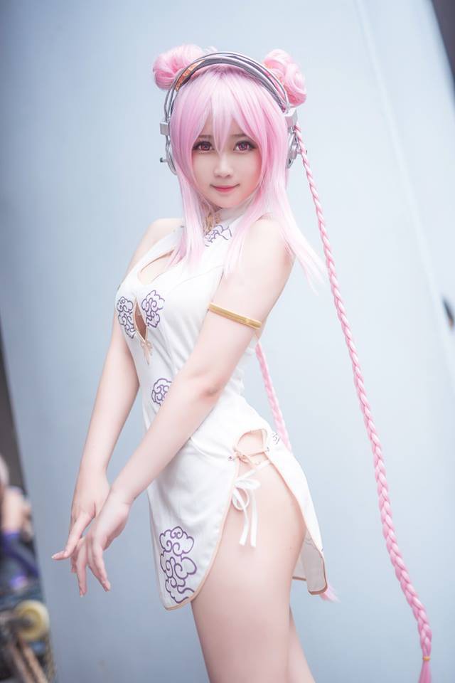 coser@依依超级懒在现实生活中化身性感的“超级索尼子”