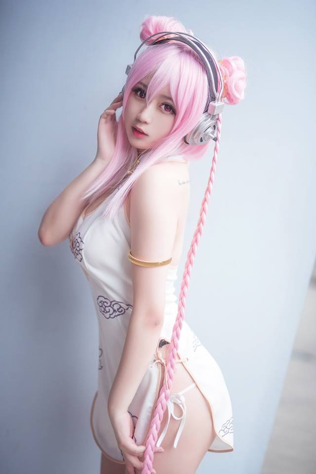 coser@依依超级懒在现实生活中化身性感的“超级索尼子”