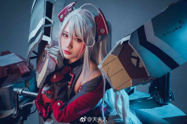 coser@天夫人在《碧蓝航线》中化身炫丽性感的欧根亲王 coser@天夫人在《碧蓝航线》中化身炫丽性感的欧根亲王