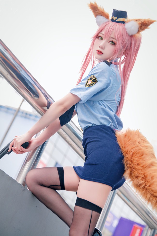 coser@chase起司在《Fate/Grand Order》中化身“女警版”玉藻前 coser@chase起司在《Fate/Grand Order》中化身“女警版”玉藻前
