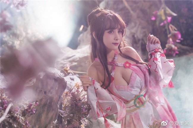 coser@夏美酱_在《梦幻炫舞》中化身性感迷人“Waifu” coser@夏美酱_在《梦幻炫舞》中化身性感迷人“Waifu”