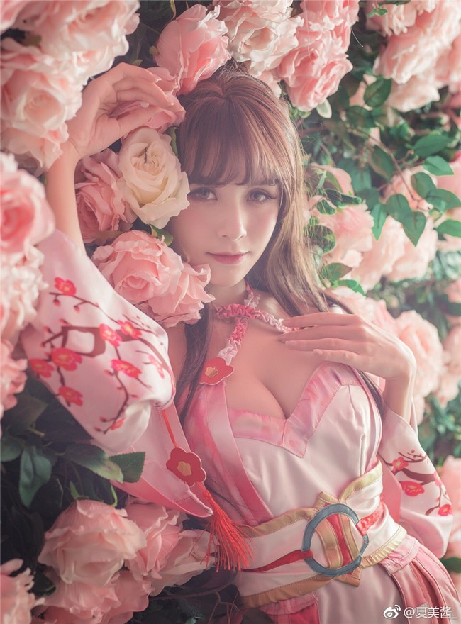 coser@夏美酱_在《梦幻炫舞》中化身性感迷人“Waifu” coser@夏美酱_在《梦幻炫舞》中化身性感迷人“Waifu”