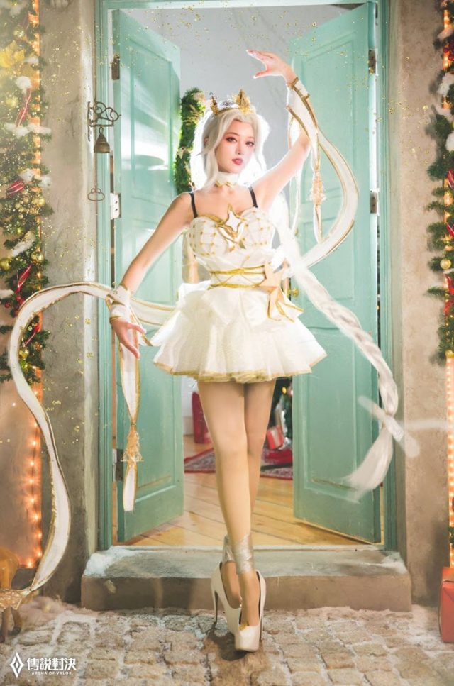 coser@杨哲Arger在《传说对决》化身“圣诞舞姬”叶娜 coser@杨哲Arger在《传说对决》化身“圣诞舞姬”叶娜