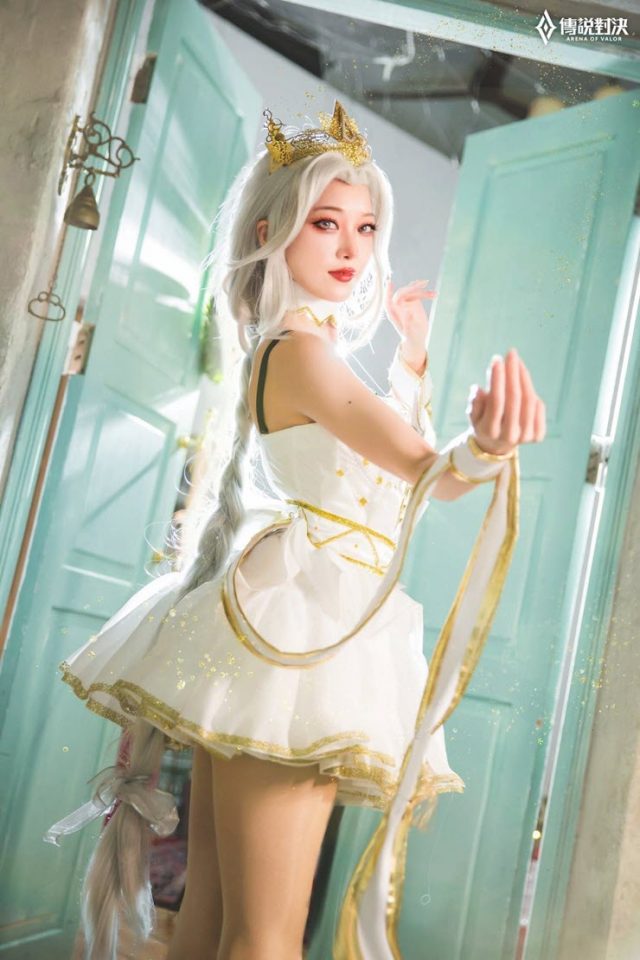 coser@杨哲Arger在《传说对决》化身“圣诞舞姬”叶娜 coser@杨哲Arger在《传说对决》化身“圣诞舞姬”叶娜