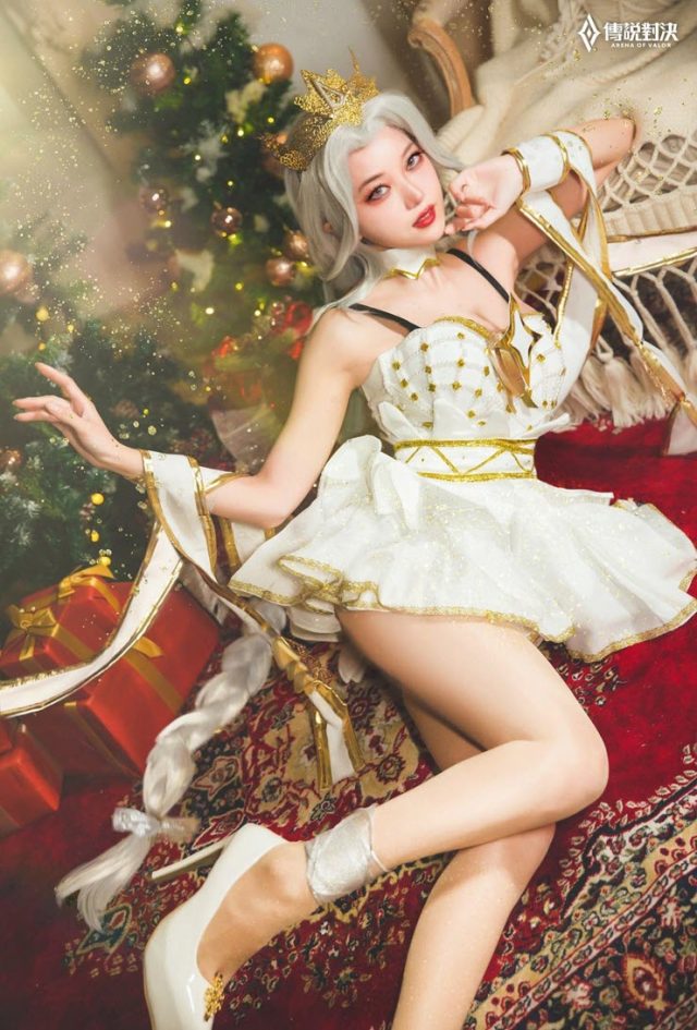 coser@杨哲Arger在《传说对决》化身“圣诞舞姬”叶娜 coser@杨哲Arger在《传说对决》化身“圣诞舞姬”叶娜