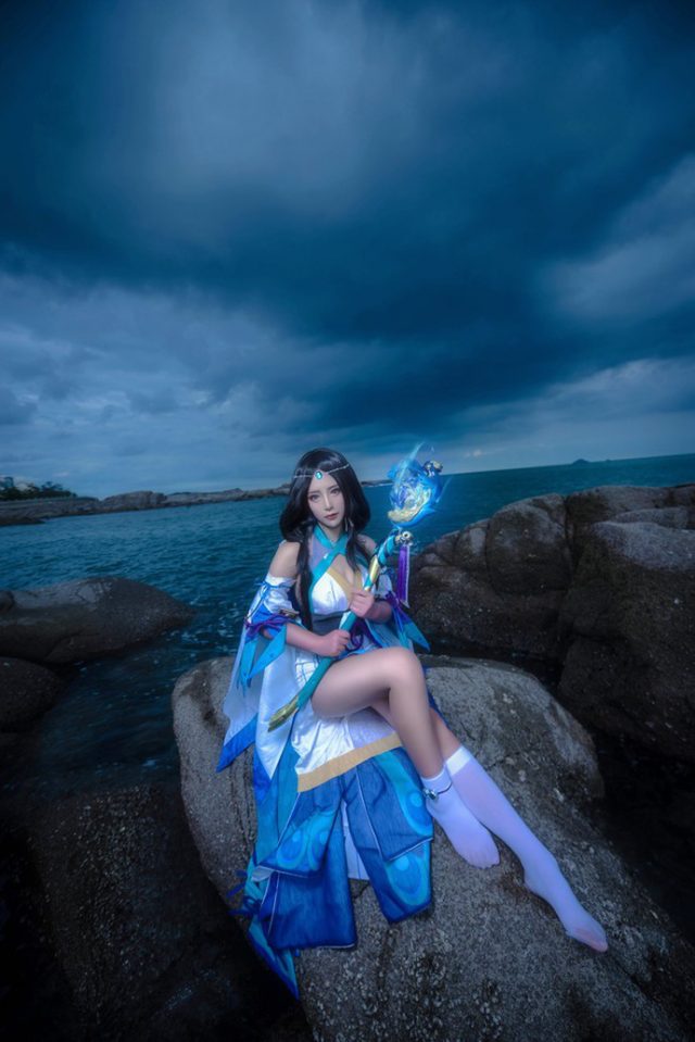 coser@_Azusaa_在《阴阳师》化身美丽的“占卜师”八百比丘尼 coser@_Azusaa_在《阴阳师》化身美丽的“占卜师”八百比丘尼