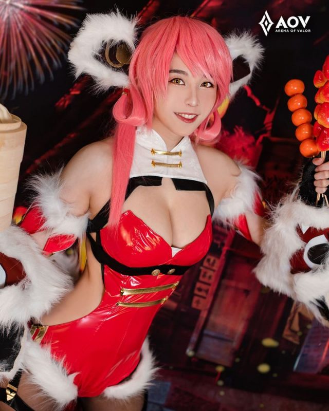 coser@喵少Athena在《传说对决》中化身“烟花少女”齐