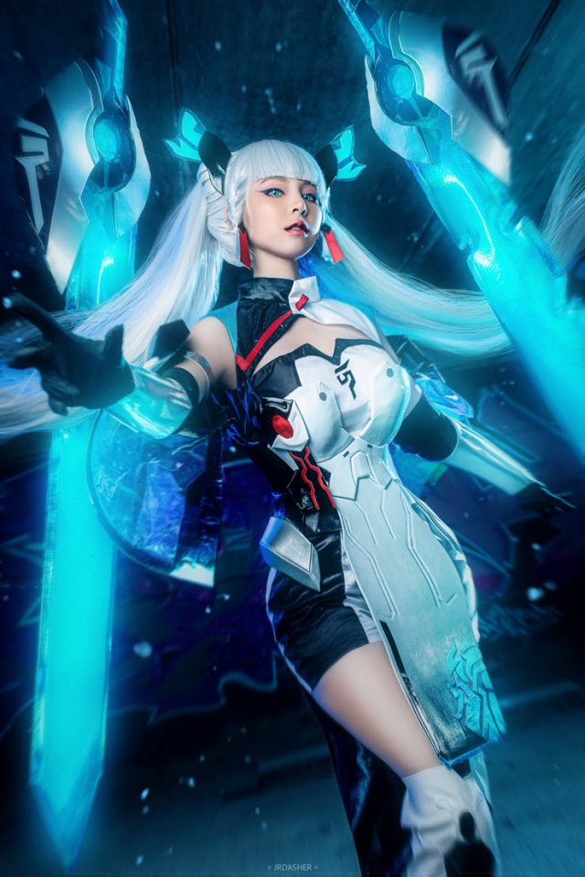 泰国女coser@pang3pong在《传说对决》中化身“龙影忍者”爱里