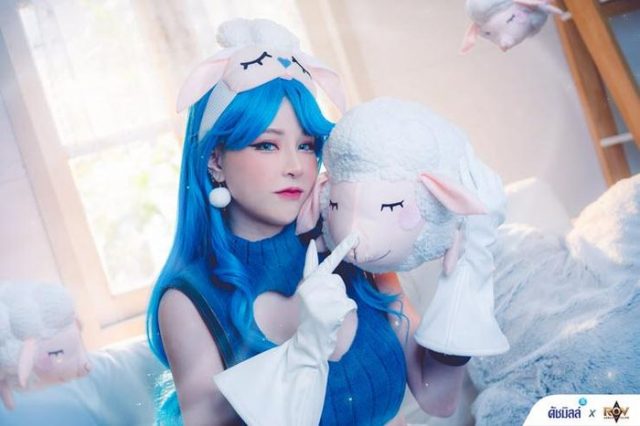 泰国女coser@pang3pong在《传说对决》中化身“甜梦时光”希露卡