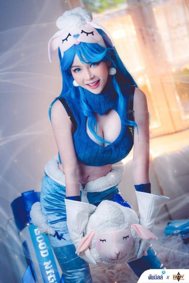 泰国女coser@pang3pong在《传说对决》中化身“甜梦时光”希露卡