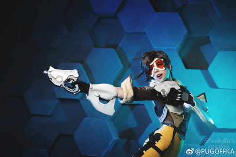 coser@PUGOFFKA在《守望先锋》化身迷人的“猎空者”Tracer coser@PUGOFFKA在《守望先锋》化身迷人的“猎空者”Tracer