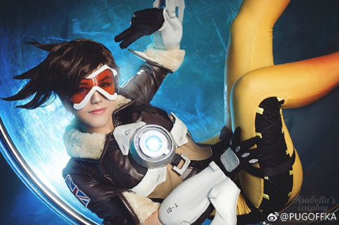 coser@PUGOFFKA在《守望先锋》化身迷人的“猎空者”Tracer coser@PUGOFFKA在《守望先锋》化身迷人的“猎空者”Tracer