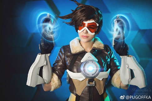coser@PUGOFFKA在《守望先锋》化身迷人的“猎空者”Tracer coser@PUGOFFKA在《守望先锋》化身迷人的“猎空者”Tracer