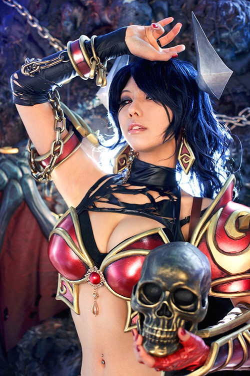 “螺旋猫”coser@Tasha在游戏《刀塔2》化身“痛苦女王”阿卡莎