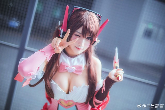 coser@只是简言在《守望先锋》中化身“小甜心”宋哈娜D.Va coser@只是简言在《守望先锋》中化身“小甜心”宋哈娜D.Va