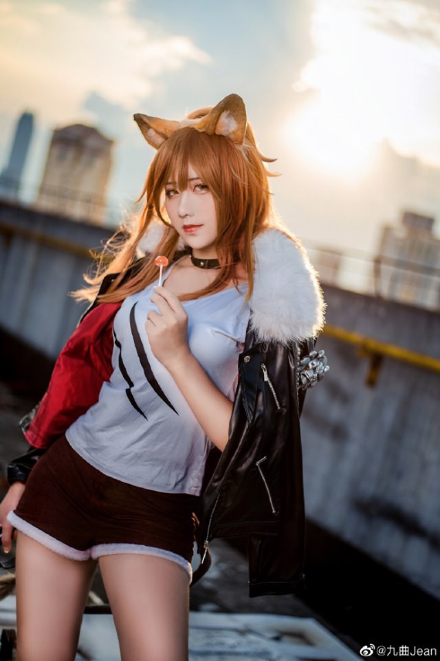 coser@九曲Jean在《明日方舟》化身狐狸版的“推进之王”维娜 coser@九曲Jean在《明日方舟》化身狐狸版的“推进之王”维娜