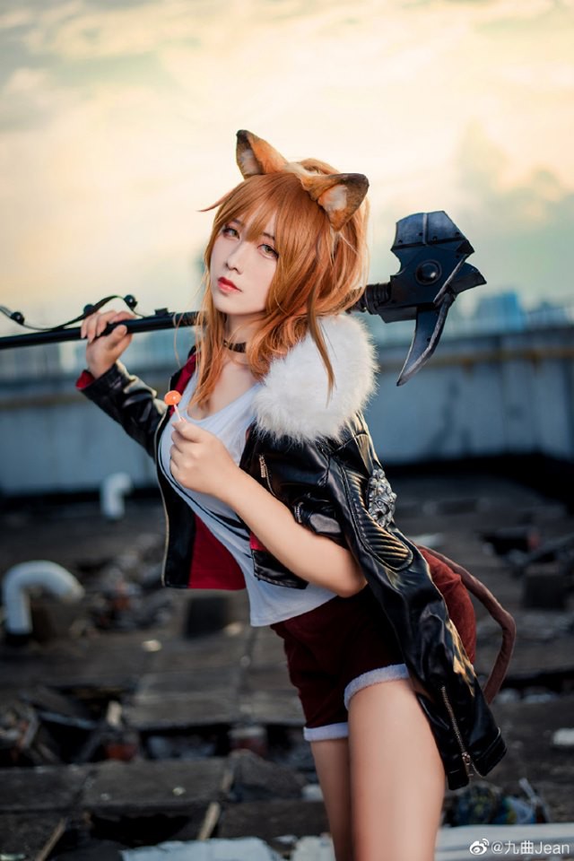 coser@九曲Jean在《明日方舟》化身狐狸版的“推进之王”维娜 coser@九曲Jean在《明日方舟》化身狐狸版的“推进之王”维娜