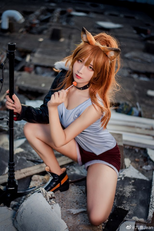 coser@九曲Jean在《明日方舟》化身狐狸版的“推进之王”维娜 coser@九曲Jean在《明日方舟》化身狐狸版的“推进之王”维娜