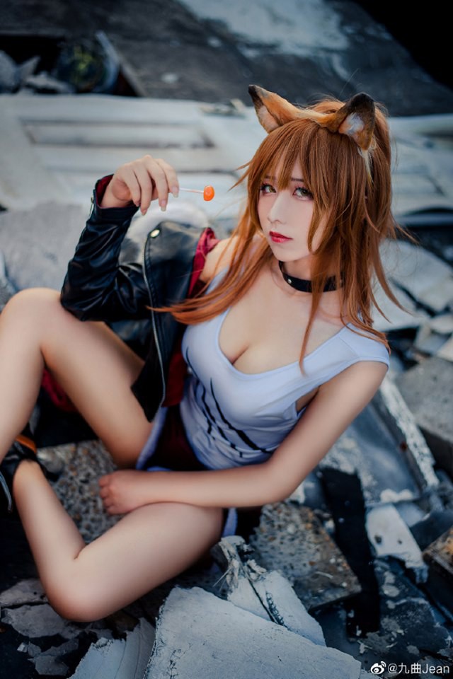 coser@九曲Jean在《明日方舟》化身狐狸版的“推进之王”维娜 coser@九曲Jean在《明日方舟》化身狐狸版的“推进之王”维娜