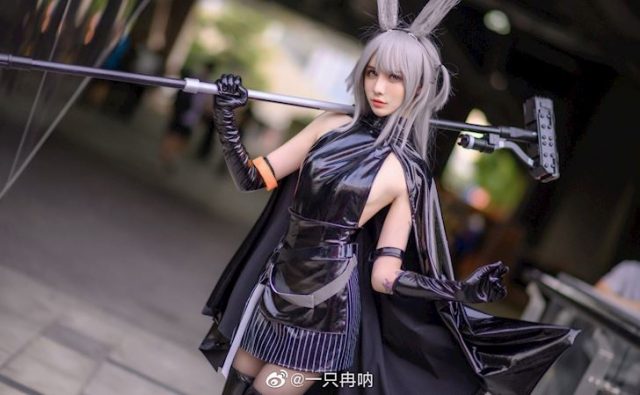 coser@一只冉呐在《明日方舟》中化身“五星近卫干员”暴行 coser@一只冉呐在《明日方舟》中化身“五星近卫干员”暴行