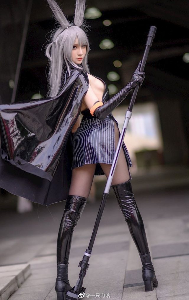 coser@一只冉呐在《明日方舟》中化身“五星近卫干员”暴行 coser@一只冉呐在《明日方舟》中化身“五星近卫干员”暴行