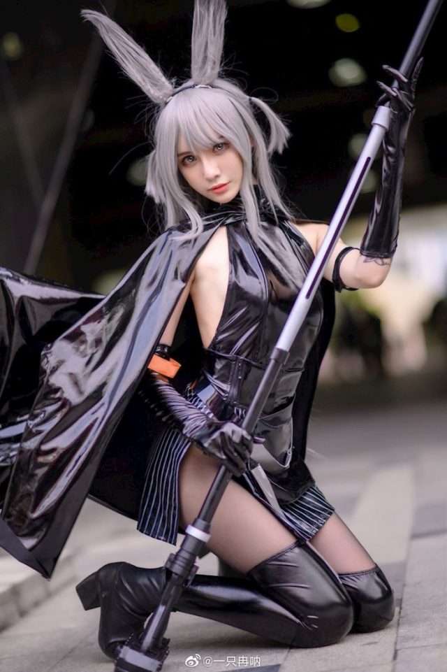 coser@一只冉呐在《明日方舟》中化身“五星近卫干员”暴行 coser@一只冉呐在《明日方舟》中化身“五星近卫干员”暴行