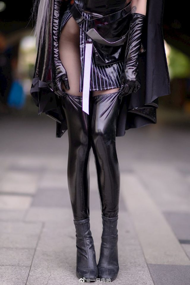 coser@一只冉呐在《明日方舟》中化身“五星近卫干员”暴行 coser@一只冉呐在《明日方舟》中化身“五星近卫干员”暴行