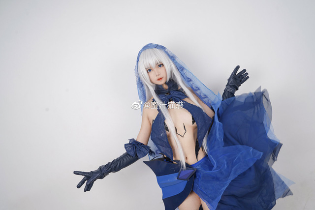 coser@蜜汁猫裘在《约会大作战》化身性感迷人的鸢一折纸
