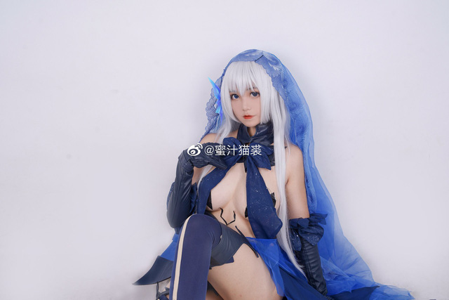 coser@蜜汁猫裘在《约会大作战》化身性感迷人的鸢一折纸