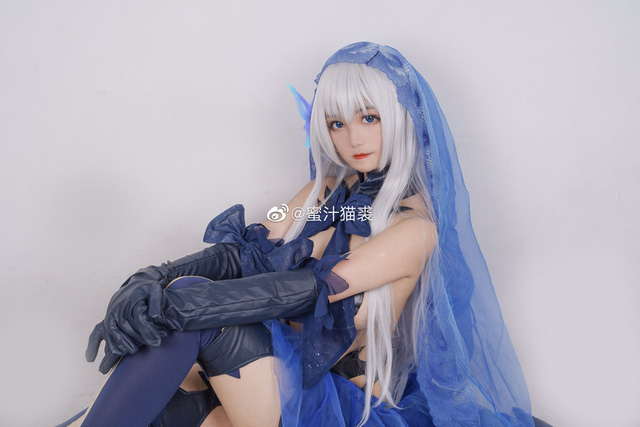coser@蜜汁猫裘在《约会大作战》化身性感迷人的鸢一折纸