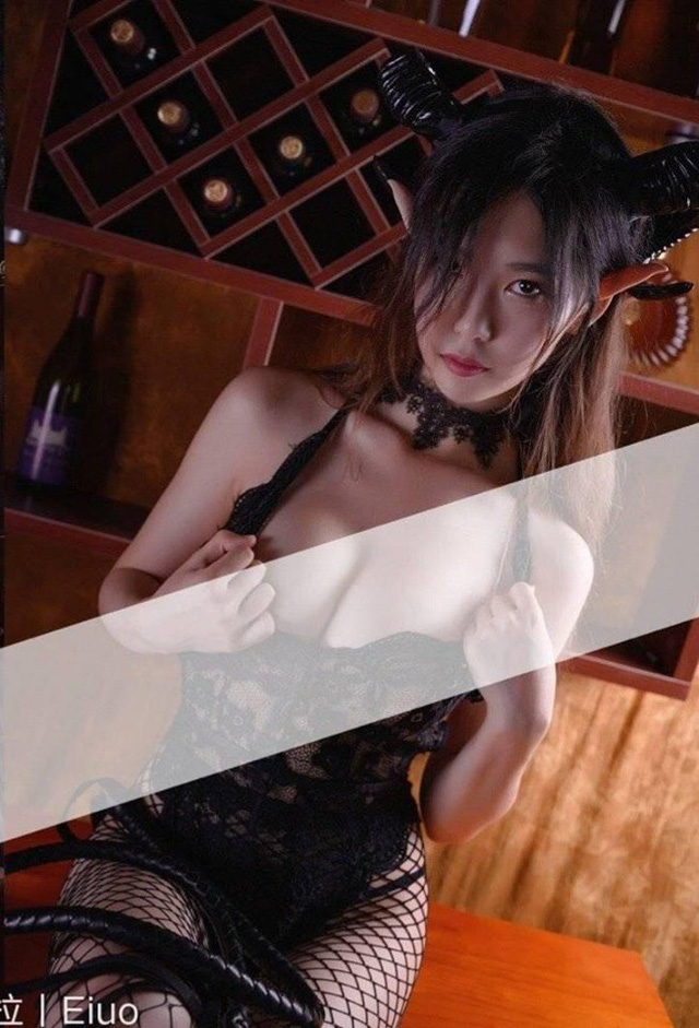 密室中的诱惑：coser Eiuo_扒拉变身性感的“兔女郎版”魅魔