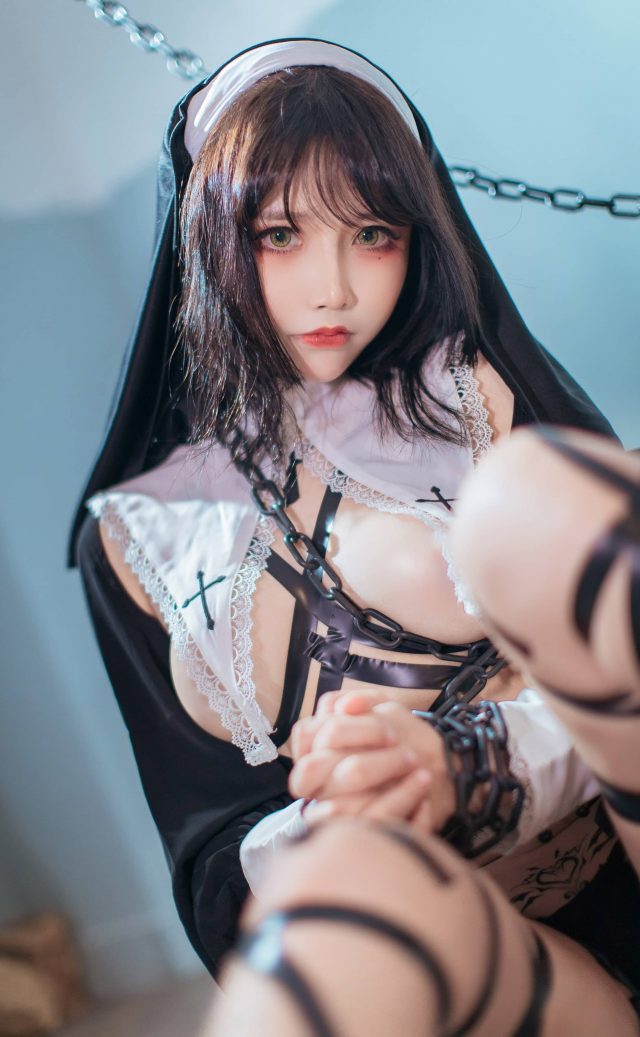 COSPLAY的创意与个性:抱走莫子a变身性感诱人的修女 COSPLAY的创意与个性:抱走莫子a变身性感诱人的修女