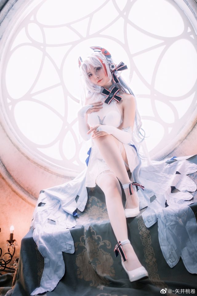 《碧蓝航线》cosplay:coser矢井桃卷优雅美丽的“花嫁版”欧根亲王 《碧蓝航线》cosplay:coser矢井桃卷优雅美丽的“花嫁版”欧根亲王